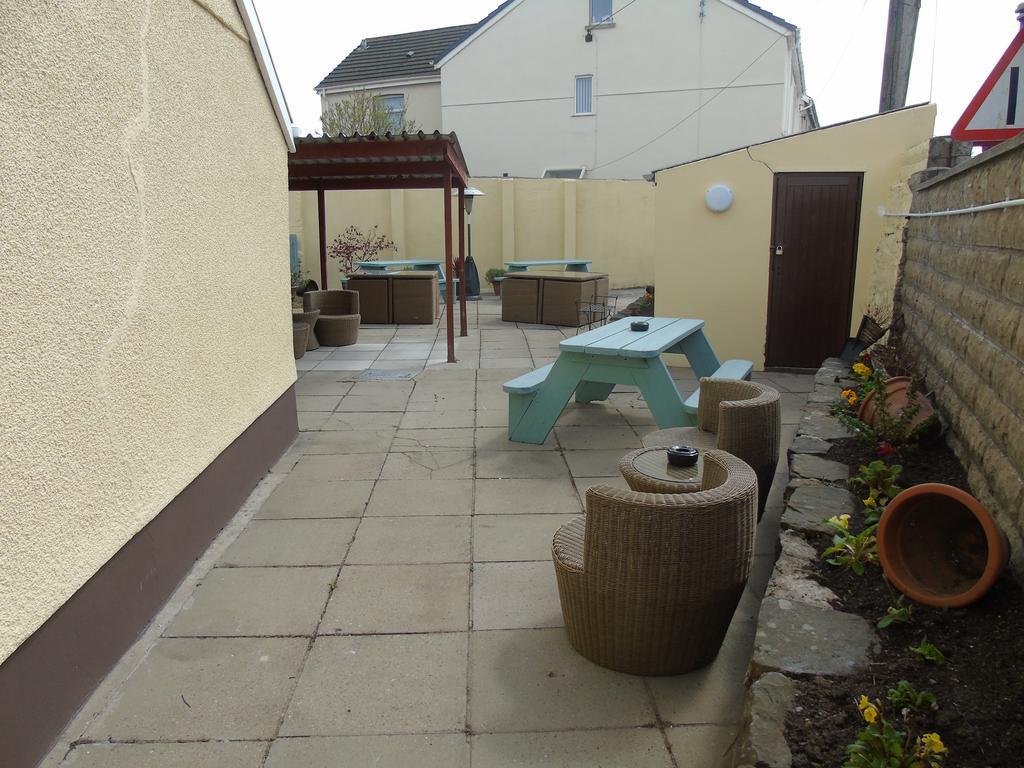 The Pembrey Country Inn Dış mekan fotoğraf
